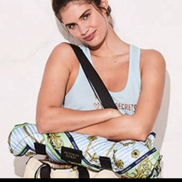 NEW VICTORIA'S SECRET Packable Picnic Beach Blanket - Picture 7 of 7